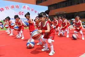 WBC撤销特伦斯·克劳福德世界拳王头衔，因其未支付认证费用，引发争议并导致空缺。